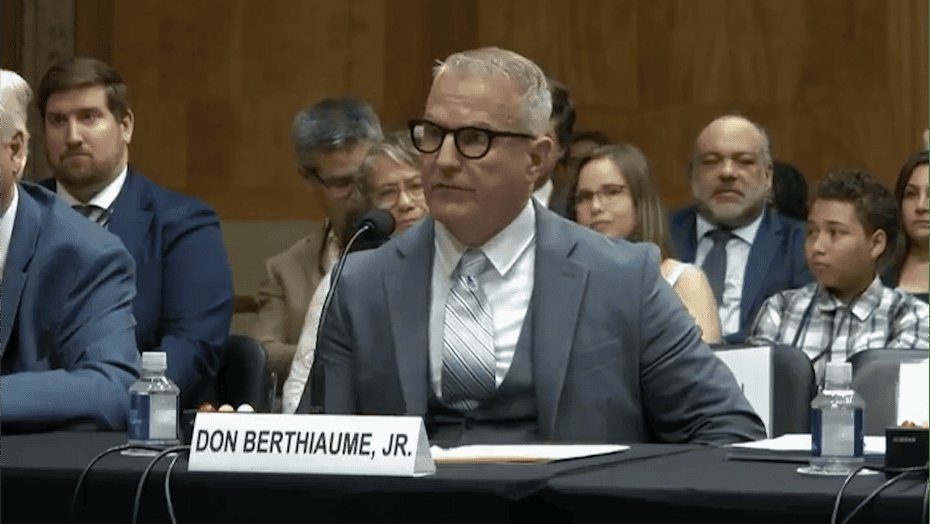 美國司法部監察長提名人唐．貝爾蒂奧姆（Don Berthiaume）在參議院確認聽證會上，對2021年1月6日國會暴力事件的定義引發關注。 圖:翻攝自X帳號@Darlington576