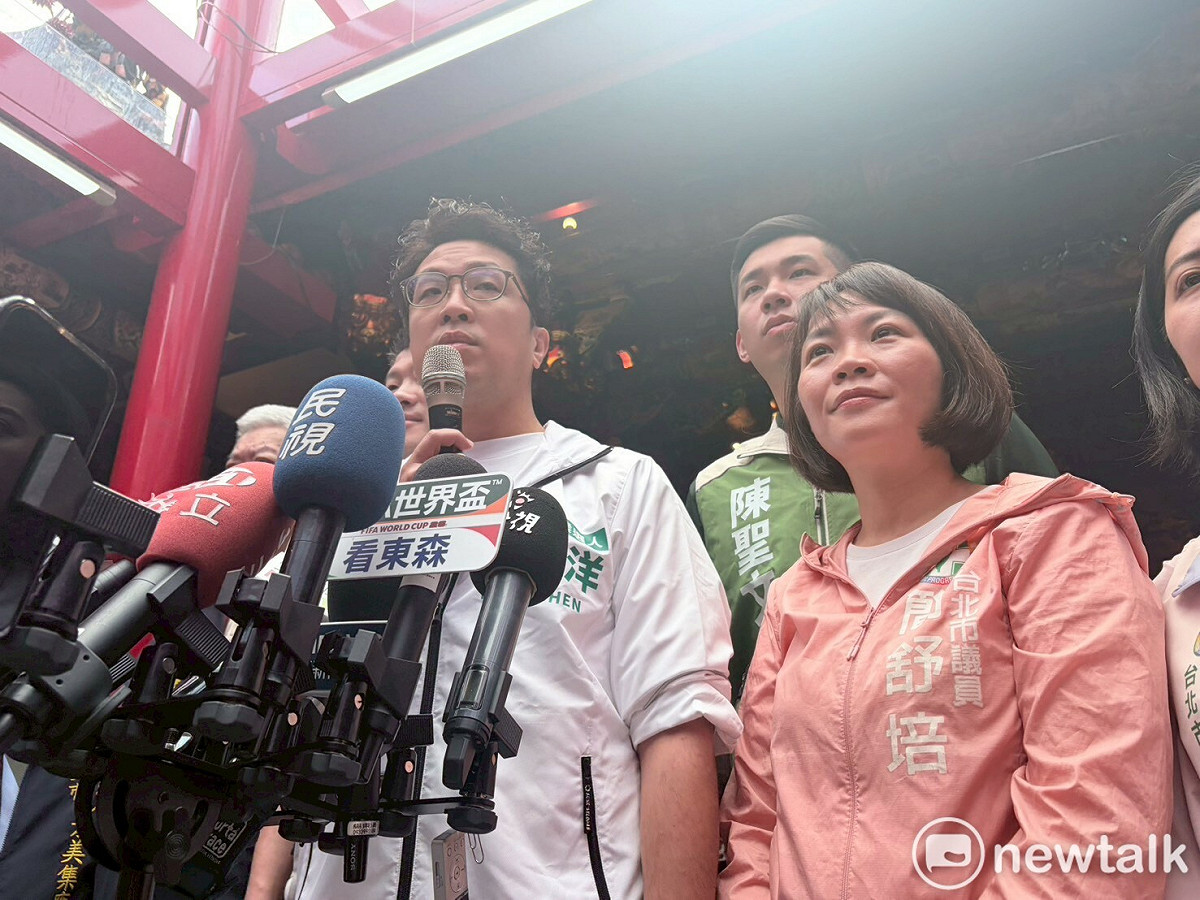 針對台東鳳梨釋迦的爭議，民進黨台北市長參選人沈伯洋今（20）日回應表示，農產品不只是台東的事情，而是全台灣的事情。 圖:李宣萱/攝
