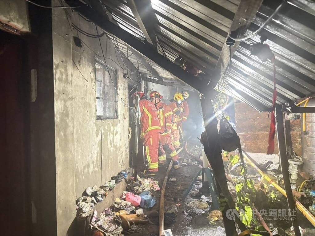新北市土城區金城路一處平房22日凌晨發生火警，造成1人死亡，由於火場已斷電多時，疑點蠟燭釀災。（翻攝照片）中央社記者王鴻國傳真　115年6月22日