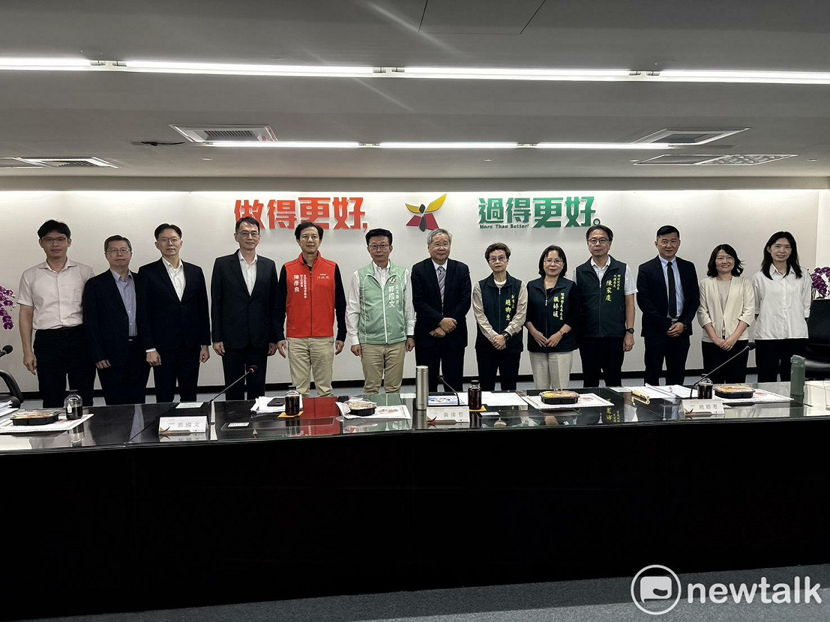 台南市政府於今年1月宣布，將設置「亞洲資產管理中心台南專區」，讓更多資產管理業者進駐台南。立法委員郭國文率立法院財政委員會南下考察相關進度，希望可以盡速促成台南專區成立。 圖：郭國文服務處提供