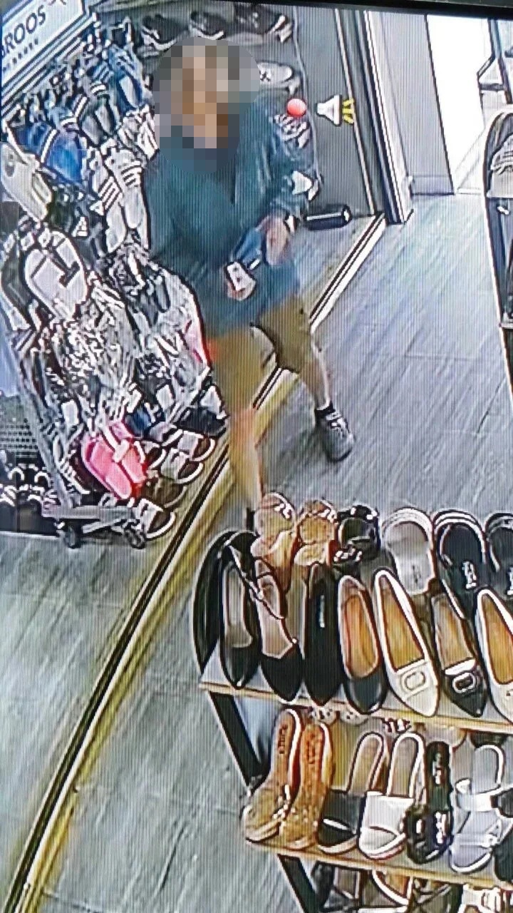 男子前往台中東勢區店家內行竊，業者PO出監視器畫面提醒其他商家。 圖：翻攝自臉書「台中小鎮-東勢山城大小事」