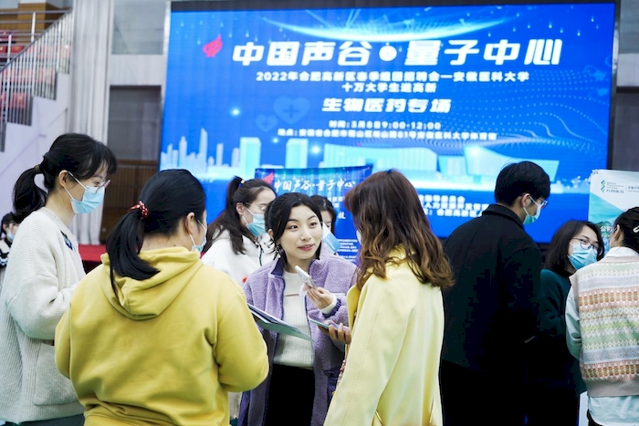 據中國國家統計局公布的最新統計顯示，今年 5 月份全國城鎮不包含在校生的 16 至 24 歲青年勞動力失業率為 15.6% ，較 4 月的 16.3% 回落 0.7 個百分點。 圖:翻攝自人民網