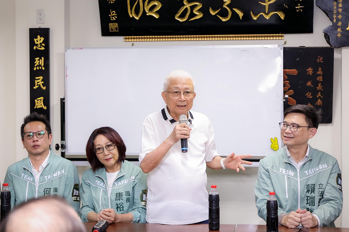 客家大老廖松雄(右二)呼籲鄉親全力支持賴瑞隆(右一)。 圖：賴瑞隆辦公室/提供