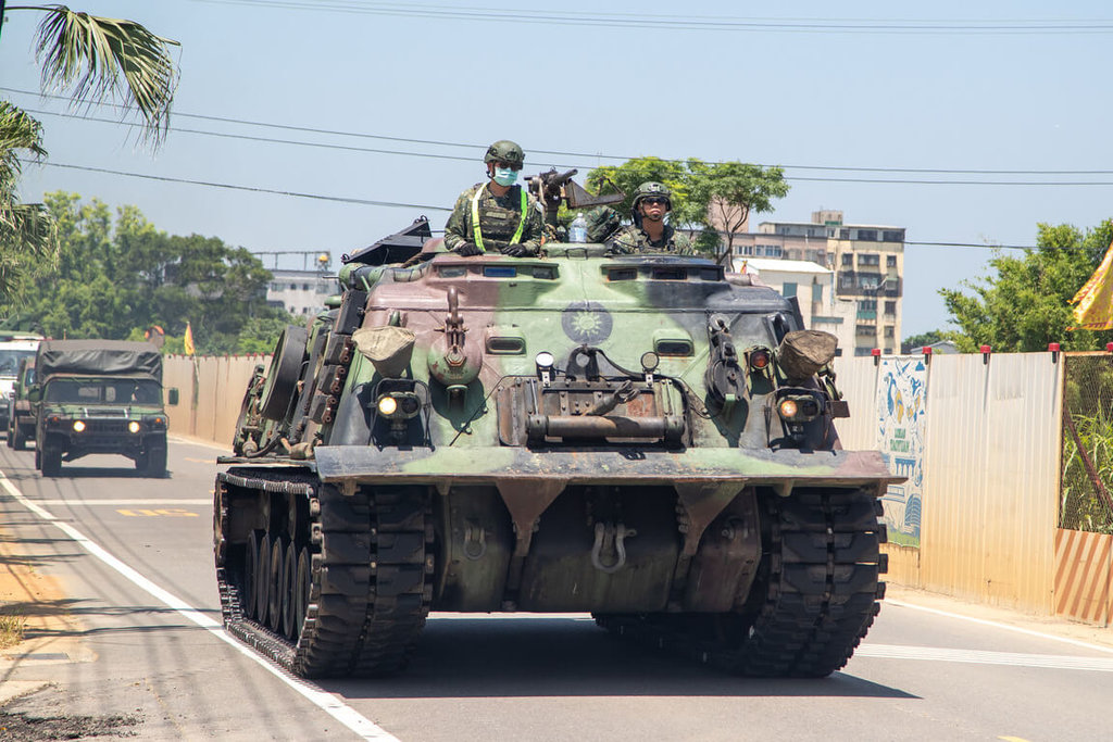 國軍立即備戰操演22日實施，圖為269旅官兵於桃園機場周邊實施演練。 圖：第三作戰區提供