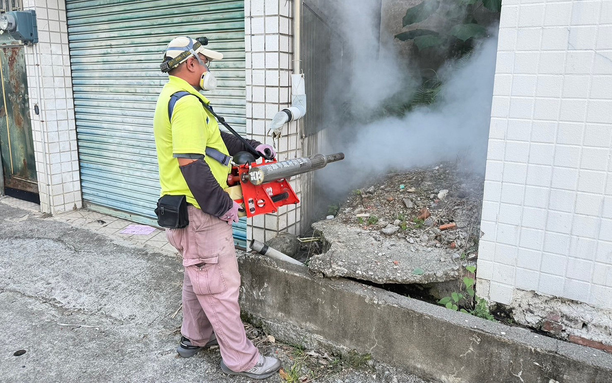 衛生局接獲通報後已啟動居住地及活動地周邊化學防治工作。 圖：高雄市衛生局/提供