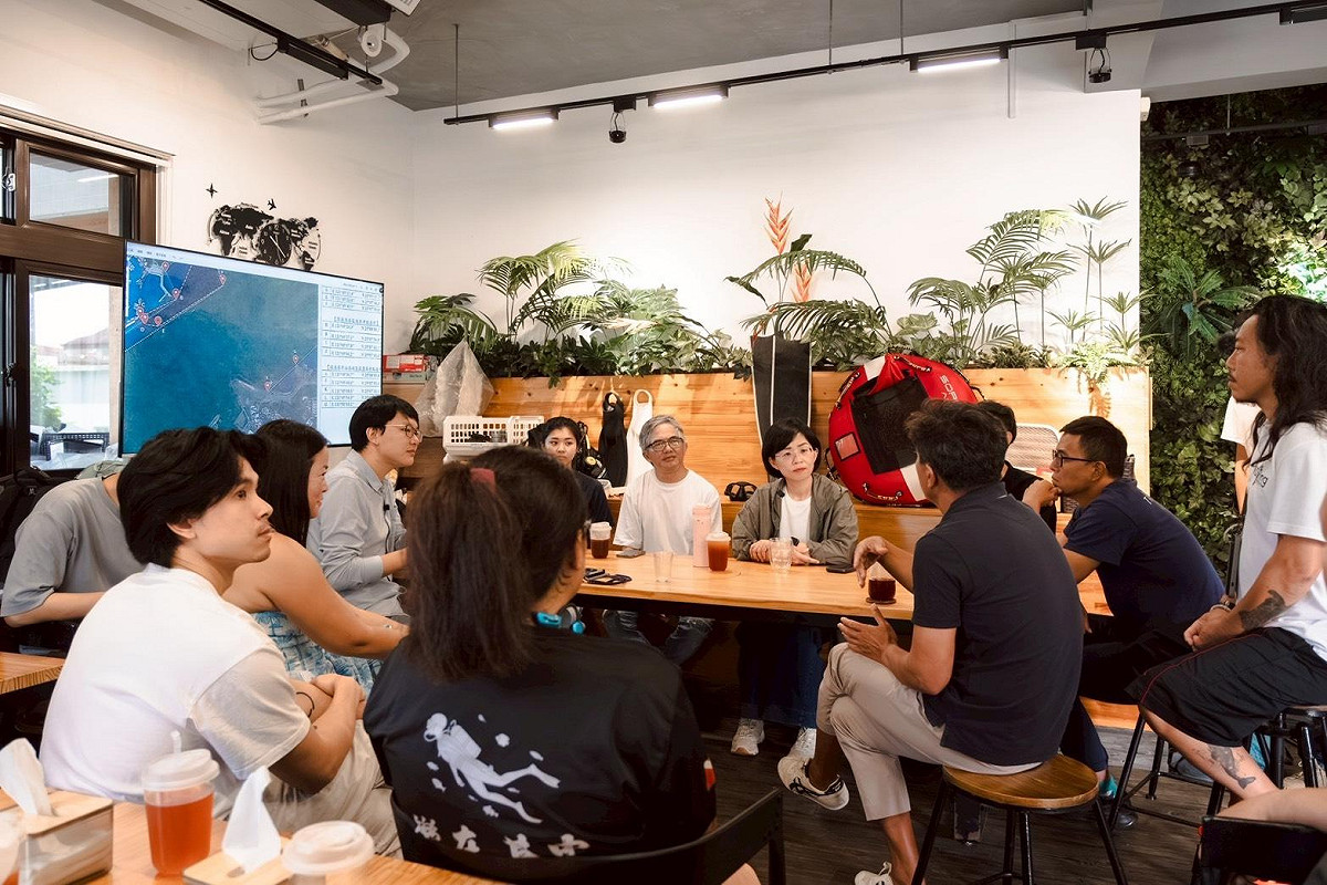 蘇巧慧走訪新北東北角海岸，與地方潛水人士及業者舉辦座談會。 圖/蘇巧慧辧公室提供