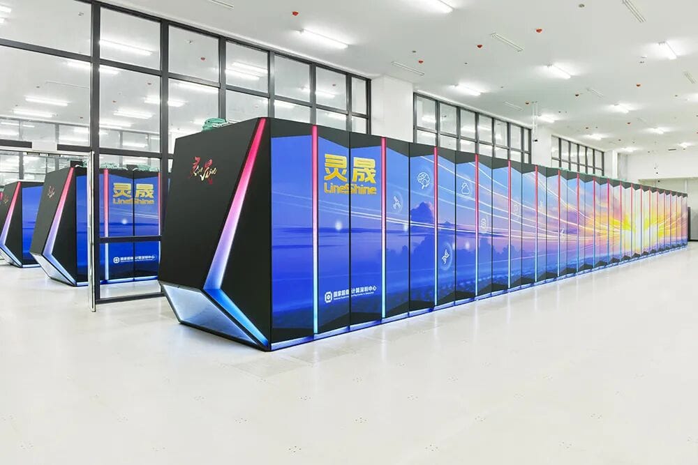 中國深圳國家超級計算中心的「靈晟」超級電腦登上Top500排行榜冠軍，成為全球運算能力最強的超級電腦。 圖：翻攝自 X @qingqingparis