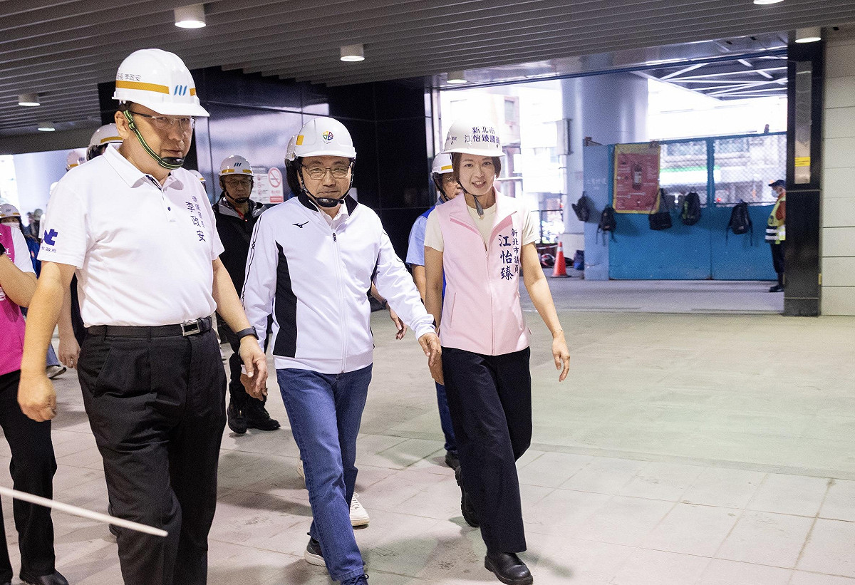 民進黨新北市長參選人蘇巧慧提前宣布交通部正式核定新北捷運三鶯線營運，感謝文中也獨漏現任市長侯友宜，引發李四川陣營不滿。 圖：李四川競選辦公室/提供