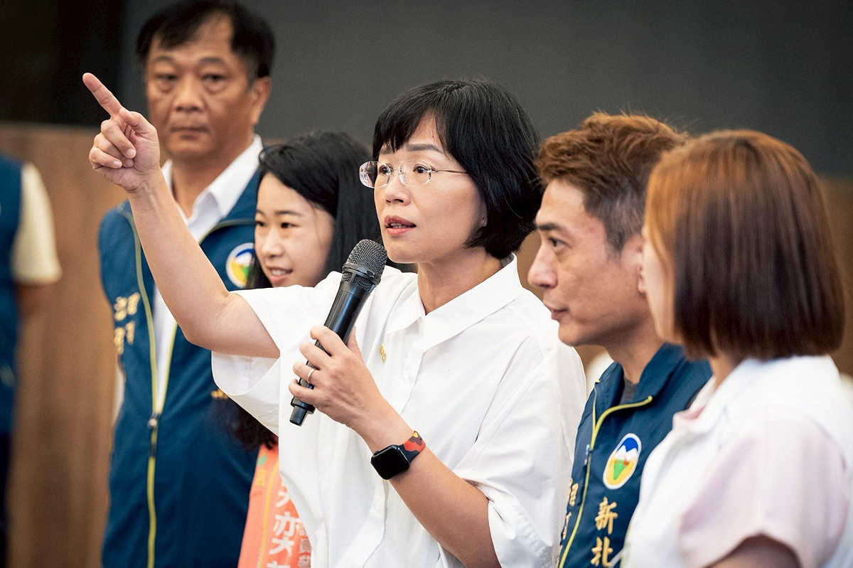 新北市長候選人、立法委員蘇巧慧今（24）日正面回應環保局工會所提出的四大訴求，若未來有機會擔任新北市長，她一定一一協助改善，讓清潔隊員能夠減輕壓力、有更好的服勤環境。 圖：蘇巧慧辦公室提供
