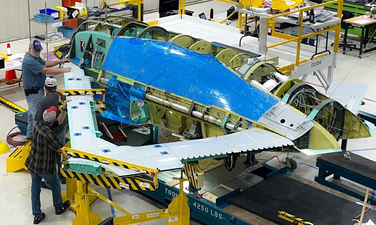 DARPA「X-65」實驗機機身於維吉尼亞州廠房進行組裝作業，為2027年首飛做準備。 圖：取自 Aurora Flight Sciences 官網
