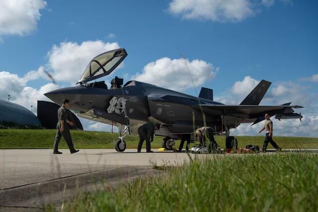 美國一架F-35戰機在聖地亞哥墜毀。(示意圖) 圖：翻攝自United States Department of War官網（資料照）