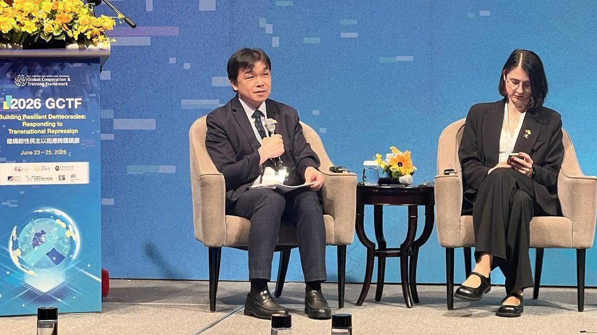 陸委會副主委沈有忠（左）24日參加由法務部與加拿大駐台北貿易辦事處共同主辦全球合作暨訓練架構（GCTF）「建構韌性民主以因應跨國鎮壓」國際研習營。 圖：陸委會提供