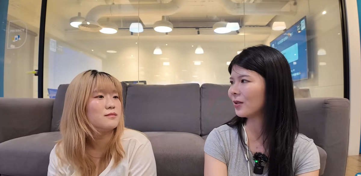 知名論壇Dcard旗下YouTube頻道「Dcard Video」固定班底Zona日前宣布離職，不僅引起大批粉絲不捨，更意外掀起「Dcard營運出狀況」、「公司恐撐不到年底」等傳聞。 圖：翻攝自YouTube頻道「Dcard Video」