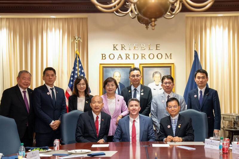 韓國瑜率領跨黨派立委訪美，1天內會晤超過40位美國跨黨派參、眾議員，包括眾議院前議長裴洛西。 圖：立法院/提供