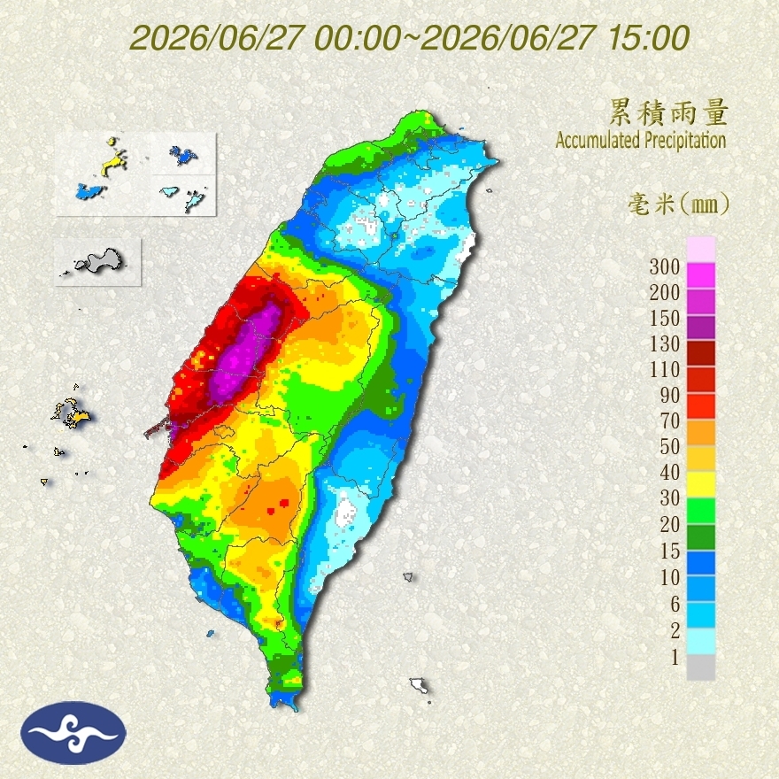 隨著鋒面與西南風持續影響，降雨熱區轉向中部，累積雨量圖呈現「中部紫一條」的狀態，宛如被捏出一道瘀青。 圖：取自氣象署