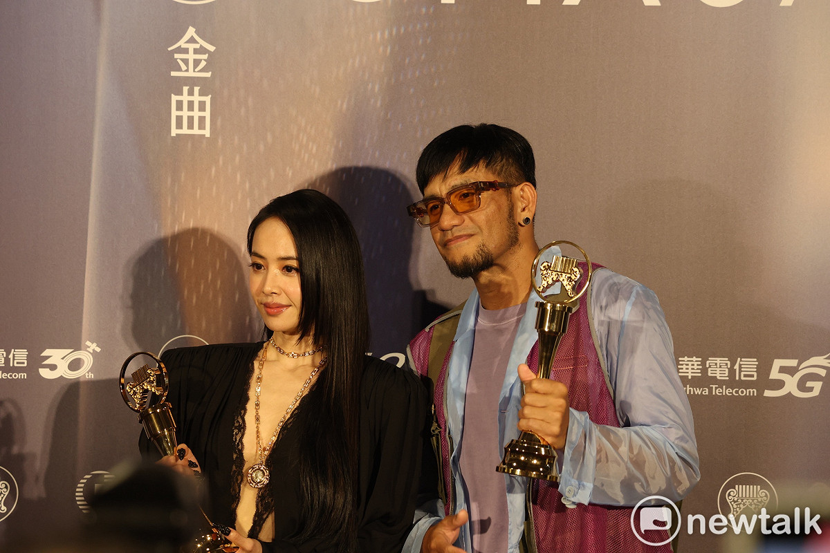 最佳華語男歌手張震嶽與最佳華語女歌手蔡依林。 圖：許斯婷/攝