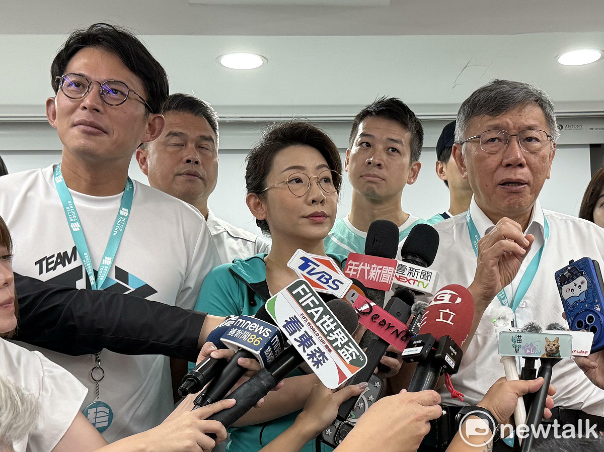 民眾黨創黨主席柯文哲（右起）、民眾黨台北市議員林珍羽、民眾黨主席黃國昌。 圖：周煊惠 / 攝