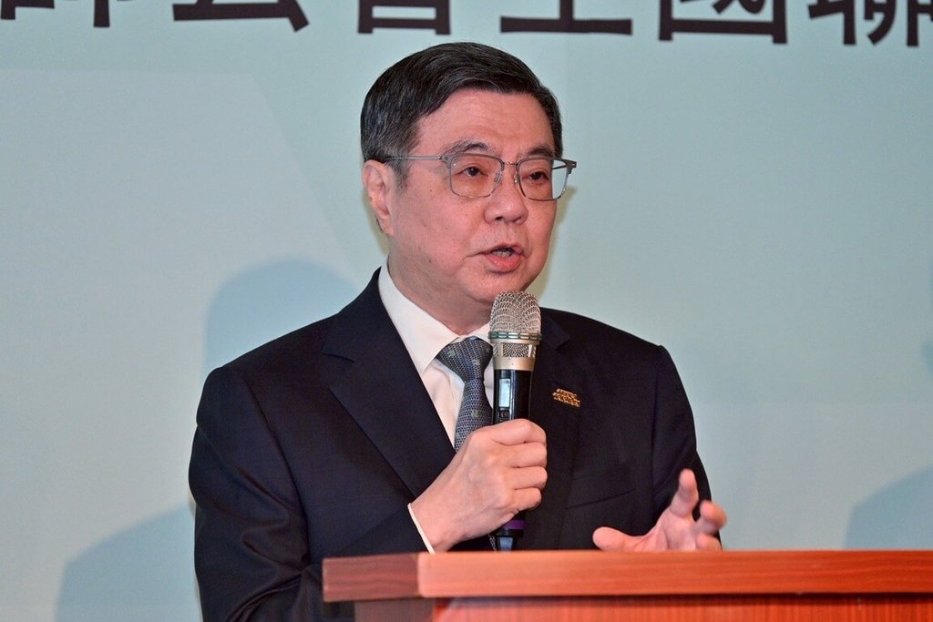行政院長卓榮泰28日出席「中華民國醫師公會全國聯合會第14屆第2次會員代表大會」會後餐敘時表示，當前內科、外科、婦產科、兒科、重症科等都面臨醫事人員不足情形，總統賴清德已指示行政院透過降低門診量等各種方式因應。（行政院提供）