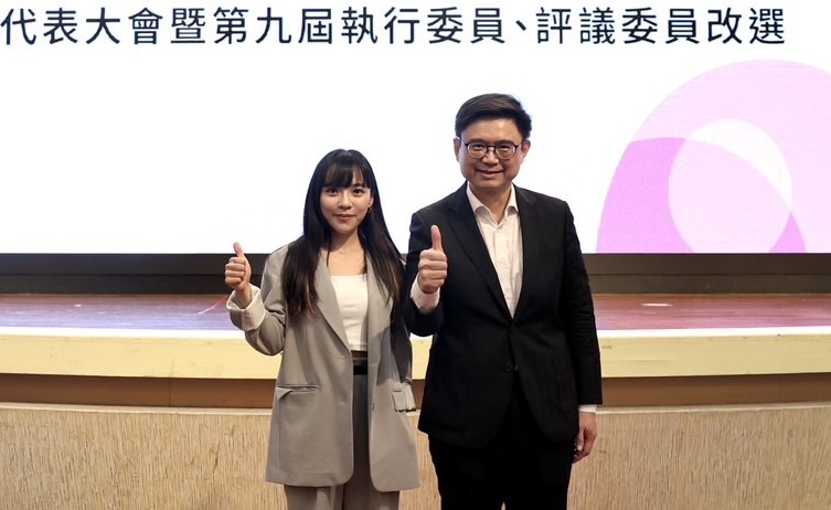 黃捷(左)與賴瑞隆(右)共同向基層黨員發出年底選戰總動員令。 圖：民進黨高雄市黨部/提供
