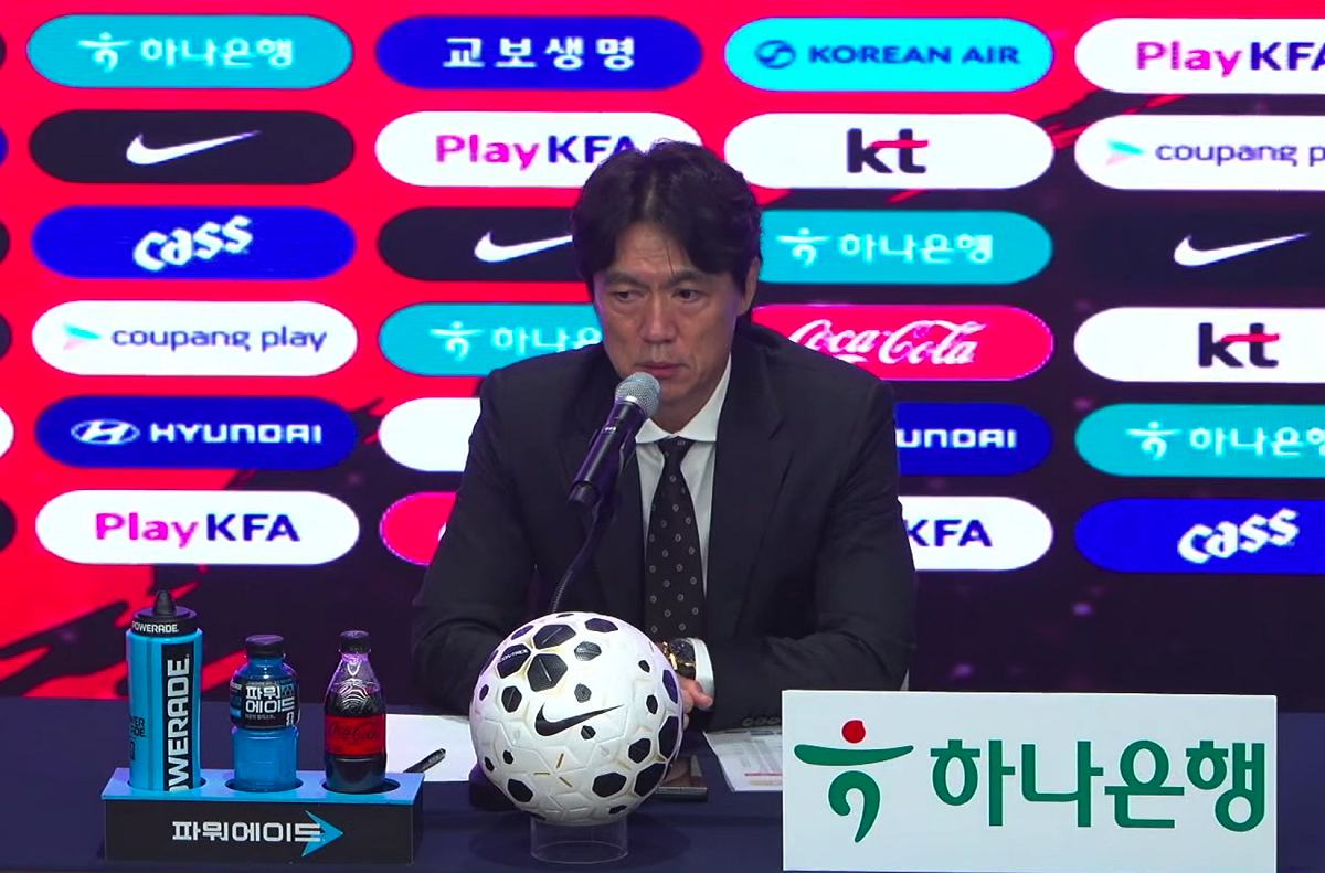 韓國國家足球隊總教練洪明甫29日宣布辭職。 圖：翻攝KFATV 대한민국 축구 국가대표팀 YT（資料照）