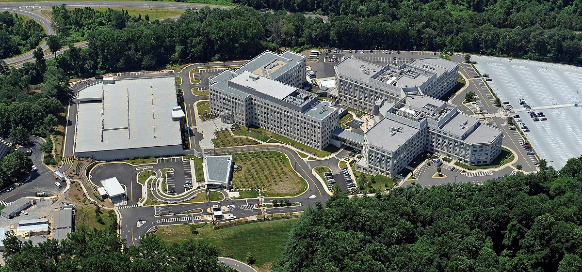 美國國家情報總監辦公室（Office of the Director of National Intelligence，ODNI）位於美國維吉尼亞州麥克林（McLean）的Liberty Crossing總部大樓。ODNI正依據美國國會要求，撰寫中共高層資產調查報告，預計於2026年底前公布。 （圖：ODNI／美國政府官方）