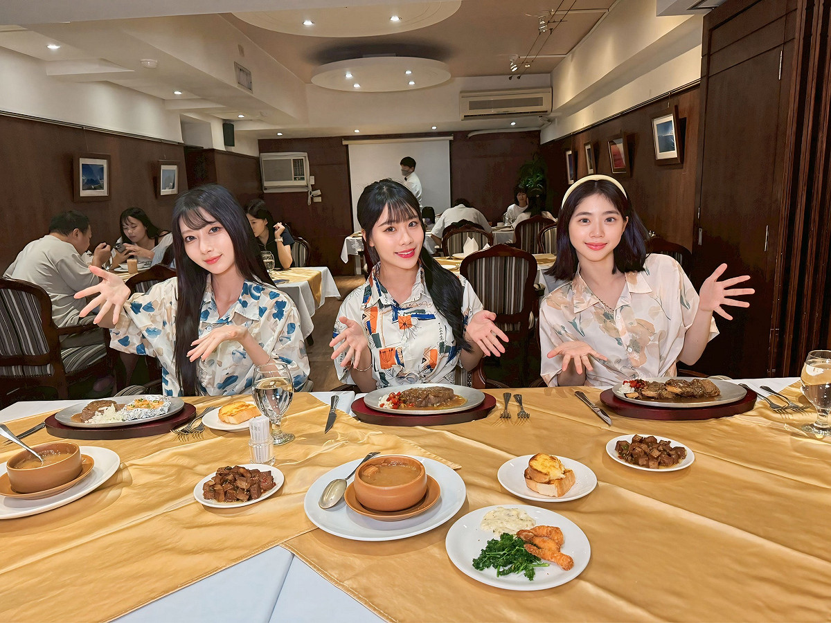 台鋼集團WingStars 現身復古牛排館，開箱傳說中的約會聖地。 圖：高雄市新聞局/提供