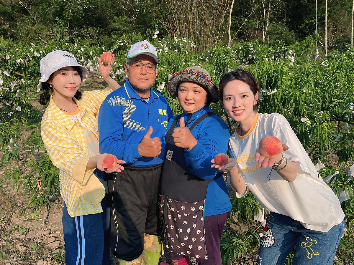 閨密檔阿諾與黃露瑤到水蜜桃的故鄉那瑪夏。 圖：高雄市新聞局/提供