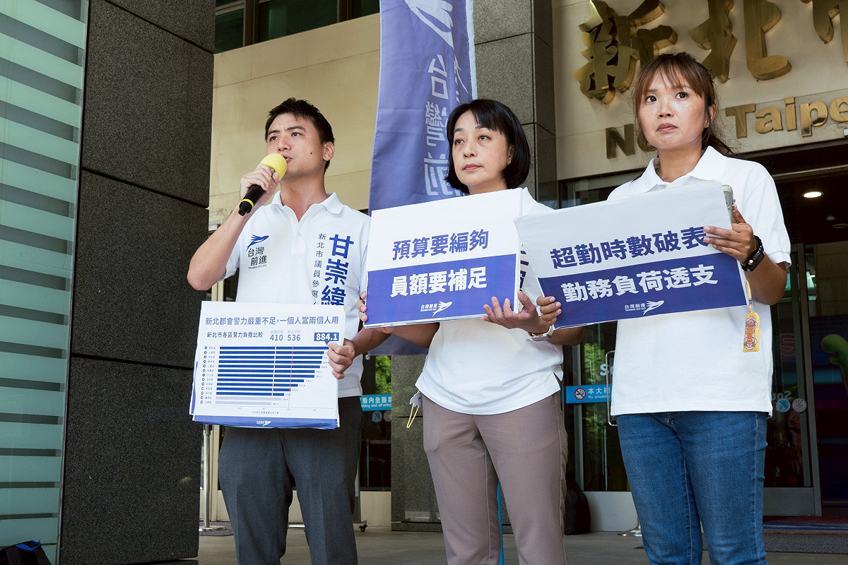 新北市中和分局近日爆出員警連續值勤17小時後心因性休克不治，「台灣前進陣線」今（29）日批評新北市長侯友宜將五年前公祭上的承諾忘光光。 圖：台灣前進陣線 提供