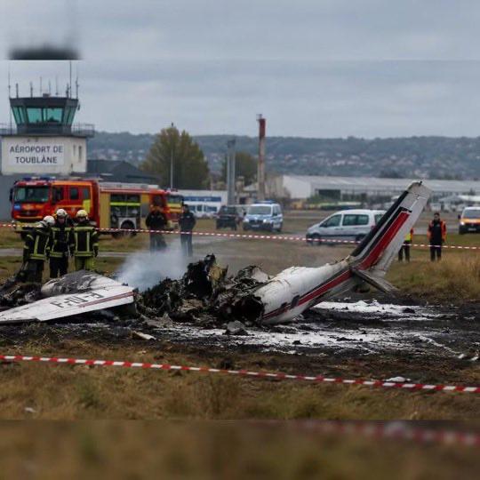 法國一間跳傘學校的小型飛機 28 日發生墜機事故，機上 11 人全數罹難。 圖:翻攝自 X @nexta_tv