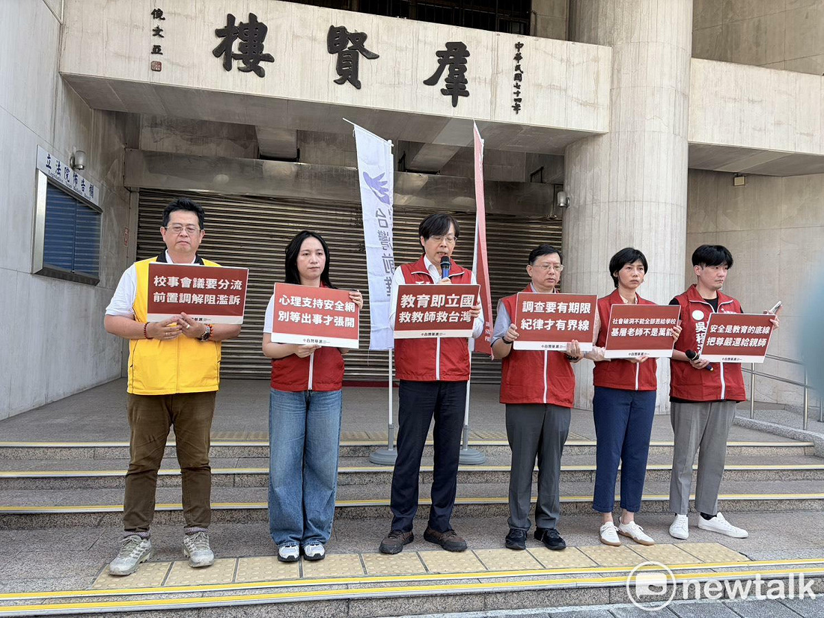校園「校事會議」存廢爭議持續延燒，台灣基進今（29）日召開「教育即立國：教育現場不能靠基層教師燃燒」記者會，點出校事會議只是病徵，真正病因是社會安全網的失職。 圖:李宣萱/攝