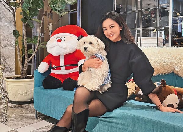 台中市近期爆發一起精心策劃的網路交友詐騙案。一名暱稱「安齊弘美」的51歲盧姓女網紅，成功騙取一名 45 歲科技業男子的信任。兩人在 113 年 2 月進一步交往後，盧姓女子竟以假懷孕等惡劣理由，詐取超過 34 萬元新台幣。 圖：翻攝自盧女IG