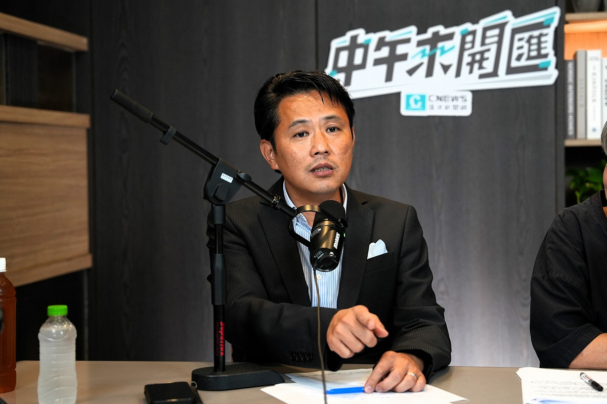國民黨文傳會主委陳以信今接受《中午來開匯》節目主持人黃光芹專訪期間。 圖：《CNEWS匯流新聞網》/提供
