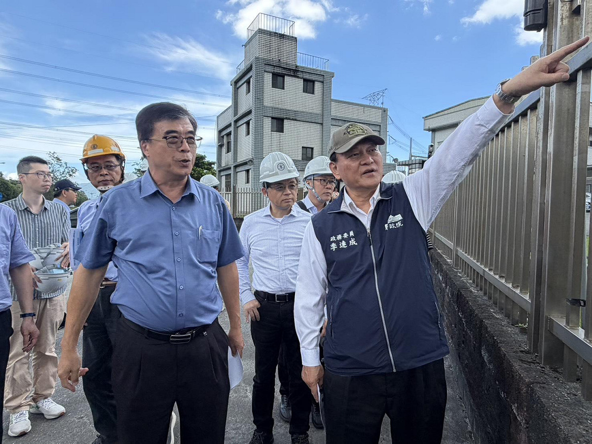 行政院政務委員季連成親赴花蓮縣萬榮鄉及鳳林鎮視察。 圖：行政院提供