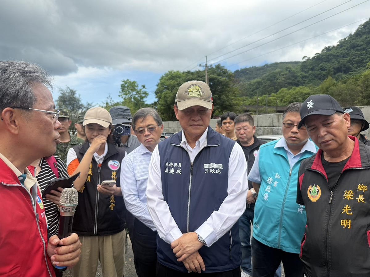 行政院政務委員季連成親赴花蓮縣萬榮鄉及鳳林鎮視察。 圖：行政院提供
