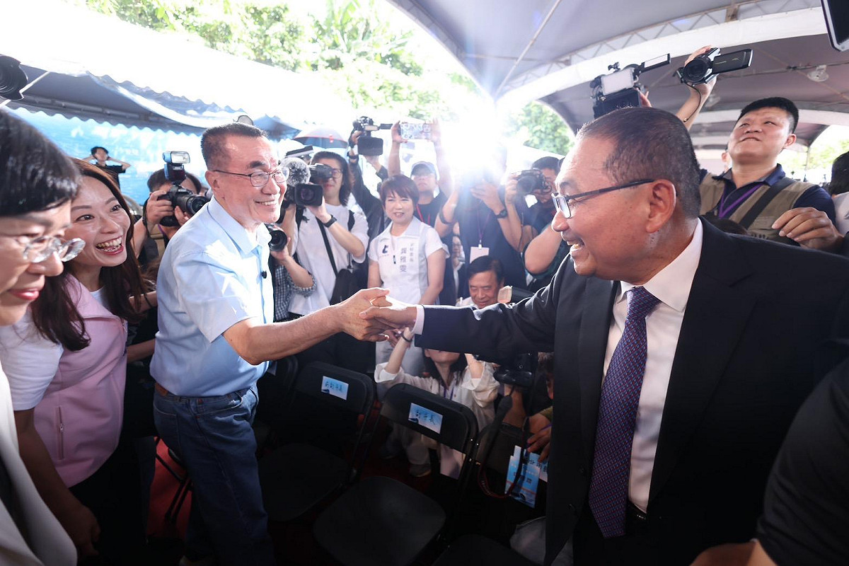 李四川與新北市長侯友宜相見歡。 圖：李四川競選辦公室/提供