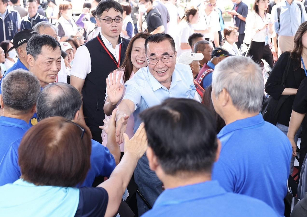 國民黨新北市長參選人李四川受到當地民眾歡迎。 圖：李四川競選辦公室/提供