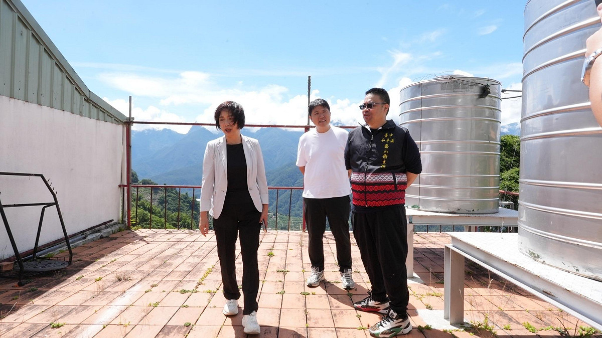 何欣純視察和平區梨山衛生所修繕後現況。 圖：何欣純辦公室/提供