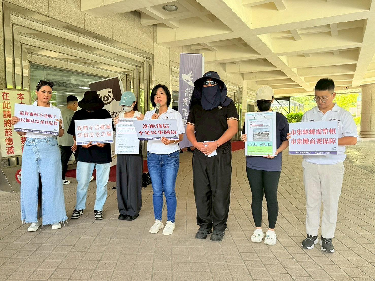 台灣前進陣線30日偕「城隍文化季」受害攤商召開陳情記者會，揭露經過與招商者的三大欺罔行為。 圖：台灣前進陣線/提供