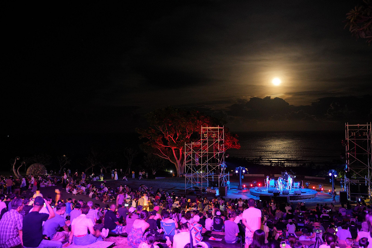 8月的「澎湃的海」場次陣容非常強大，包括戴愛玲、温嵐、周蕙、黑旋風、蒙古 Uuhai 樂團等實力派接力開唱。 圖：觀光署／提供