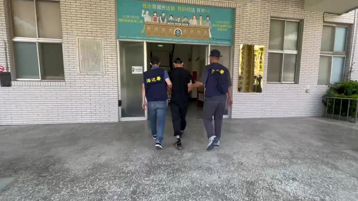 海洋委員會海巡署偵防分署金門查緝隊會同金馬澎分署第九岸巡隊、艦隊分署第九海巡隊及金門縣警察局刑事警察大隊，在福建金門地方檢察署指揮下，歷時3個多月的追查，成功偵破以楊姓主嫌為首的人蛇偷渡集團。 圖：海巡署提供