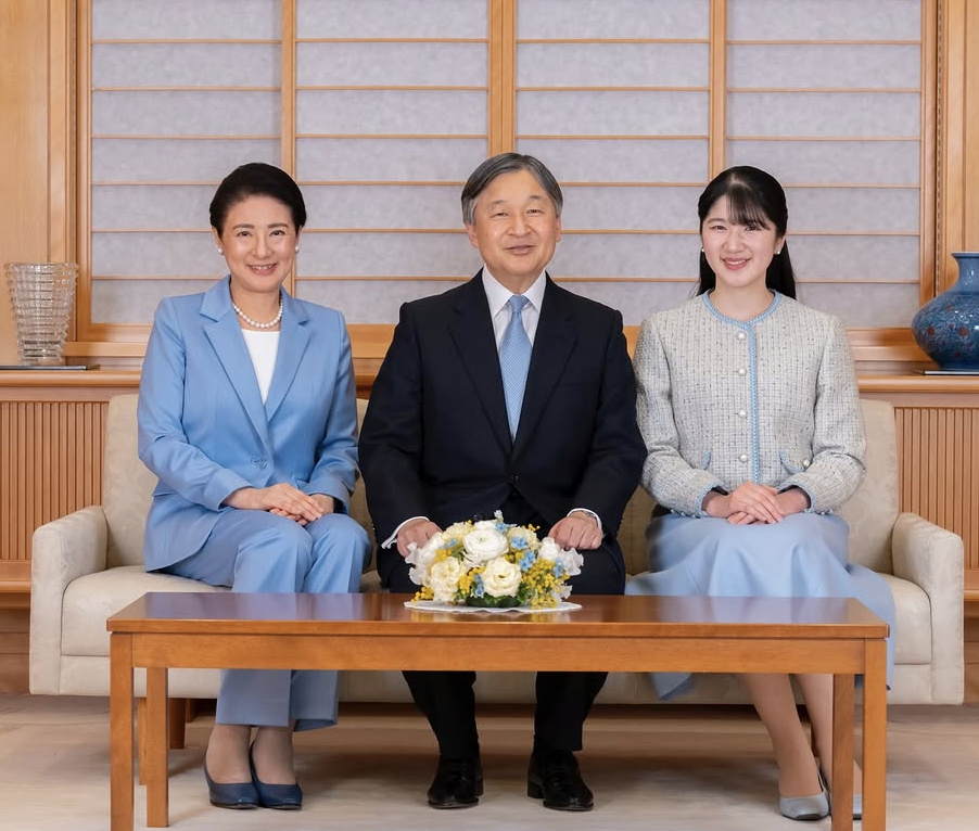 繼10日眾議院通過日本《皇室典範》修正案，17日參議院也以以多數贊成表決通過。（圖為天皇德仁家族） 圖：翻攝自宮內廳IG