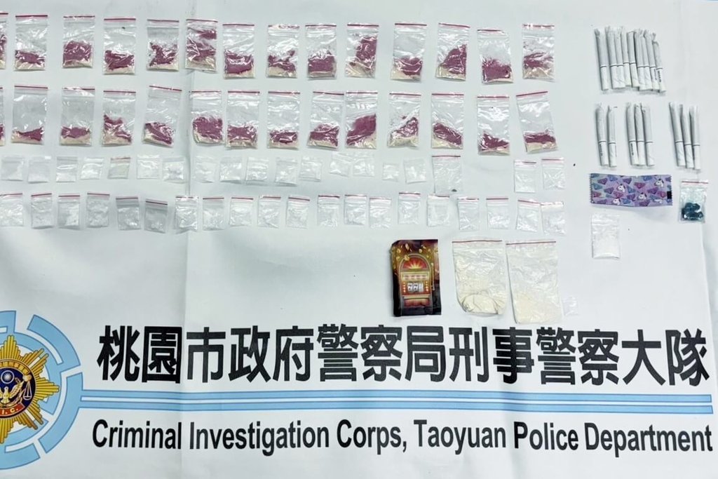 桃園市政府警察局2日表示，4月1日至6月30日執行掃黑、肅槍、緝毒及打詐專案，查獲各類刑案逾1萬4000件，其中查扣各類毒品總重3萬3383公克，成果豐碩。（桃園市政府警察局提供）中央社記者吳睿騏桃園傳真　115年7月2日