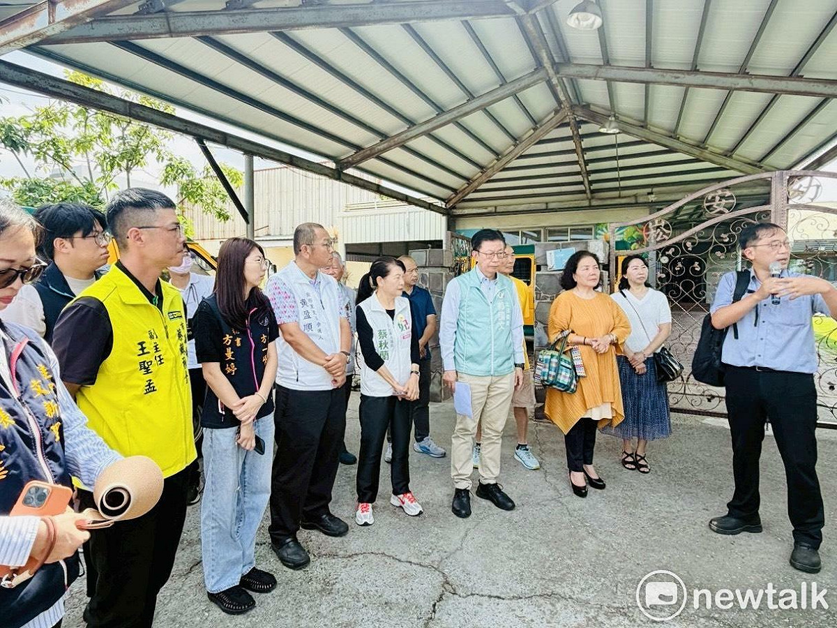 立法委員郭國文偕同在地議員蔡蘇秋金、蔡秋蘭、謝舒凡及地方里長，邀集內政部國土管理署、財政部國有財產署、經濟部水利署及台南市政府相關局處，會勘佳里公園大道改善、佳里都市計畫及佛天段國有土地活化議題。 圖：郭國文服務處提供