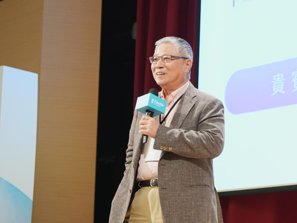 緯創董事長林憲銘2日出席緯育AI Talent論壇致詞時透露，緯創內部有點「逼迫」工程師必須善用公司建立的算力，2個月內已經燒掉60億的Token（詞元）。 圖：（緯育提供）中央社