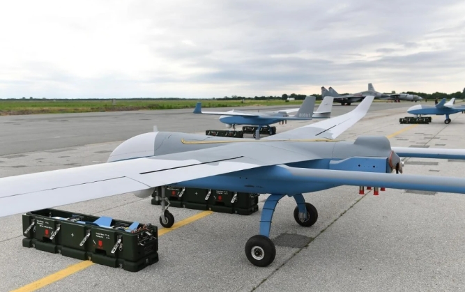 中國製FH-95武裝無人機與其搭載導彈。 圖 : 翻攝自零度Military