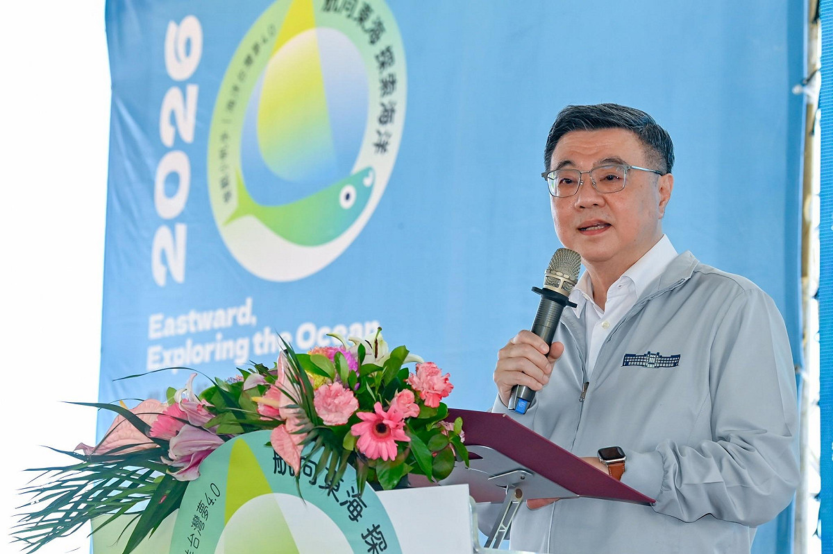 行政院長卓榮泰說，政府全力支持孩子們親近海洋文化，不論是環境部、教育部、運動部或海洋委員會，都會用盡所有力量，透過各項政策與資源協助引導，一同成就孩子們對於遠大海洋世界的夢想。 圖：行政院提供