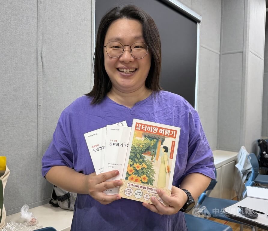 作家楊双子的「臺灣漫遊錄」在全世界受到歡迎、韓國也不例外，中央社專訪「臺灣漫遊錄」的韓文譯者金依莎（圖），一直想要搭起文學交流橋梁的她，希望台韓之間能更了解彼此。 圖:中央社