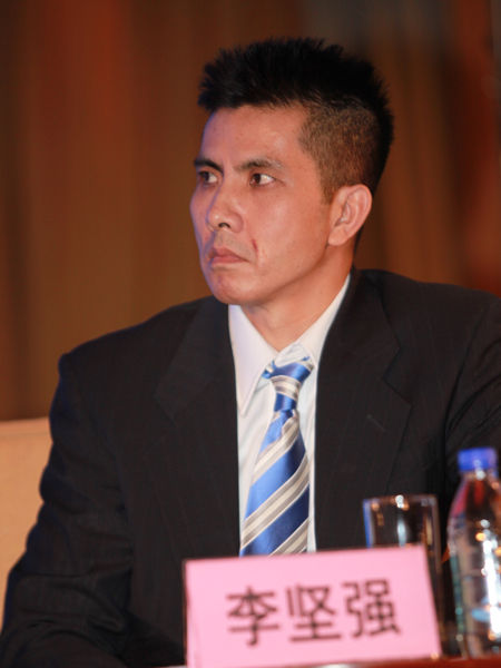 美國休士頓大學李堅強副教授以「血洗台灣」等表述包裝武統立場。 圖/新浪網