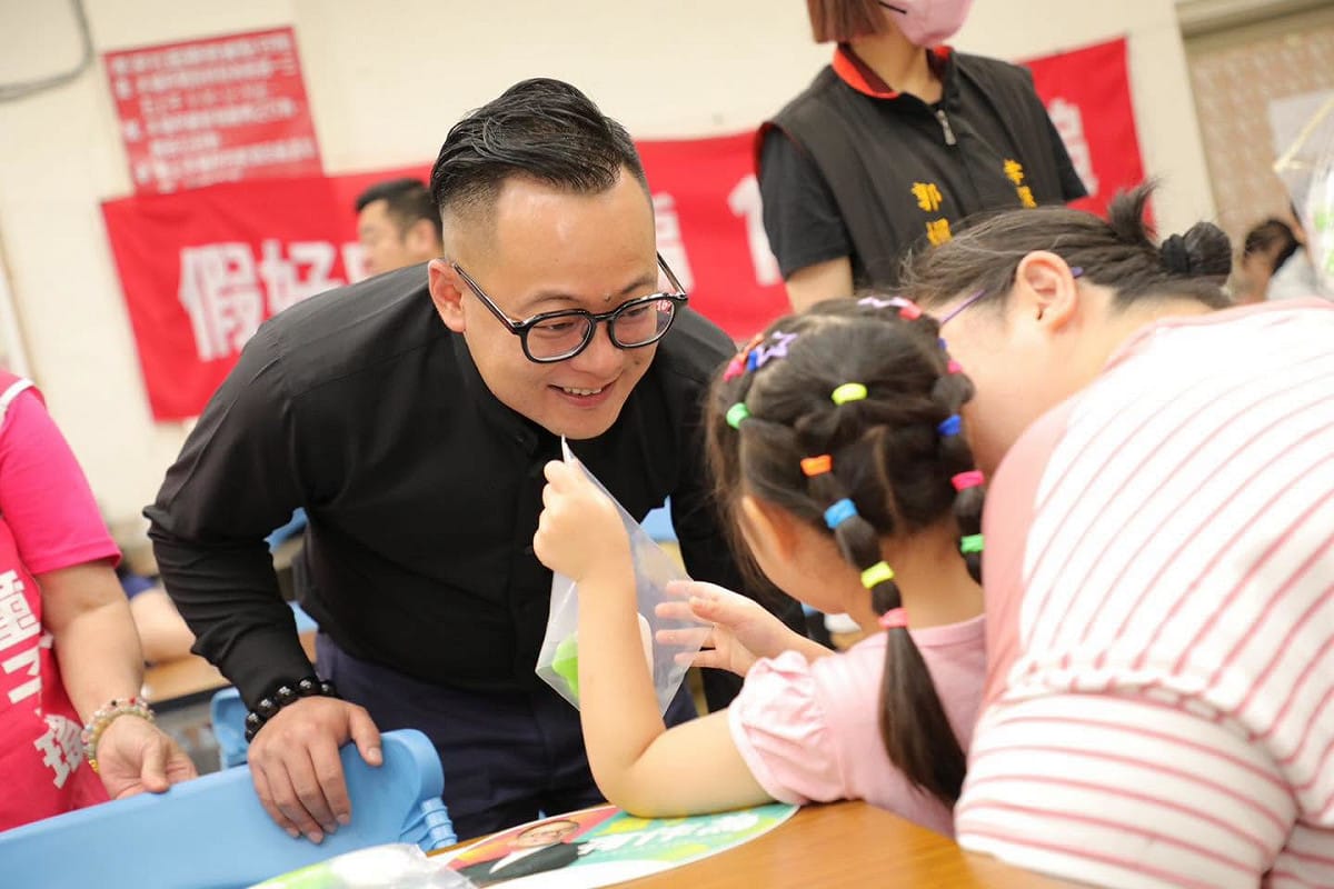 童子瑋要求，當孩子受傷、家長無助的時候，市府要第一時間站出來承擔責任。 圖：童子瑋辦公室/提供