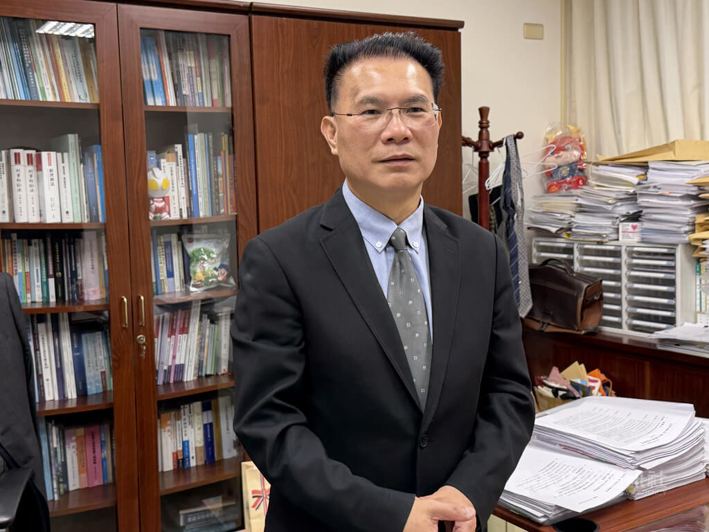 依托咪酯類毒品近年快速蔓延，法務部次長黃謀信（圖）表示，除提升為第一級毒品，並透過前驅原料管理、電子煙載具管制及預警機制等措施，降低新興毒品對社會安全及公共健康的衝擊。中央社記者劉世怡攝　115年7月5日